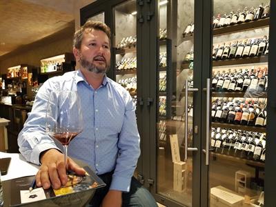 Modré Hory * Moravský sommelier Libor Nazrčuk na semináři asociace sommelierů v Brně