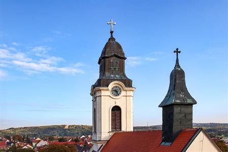 Farnost * Oprava střechy na kostele