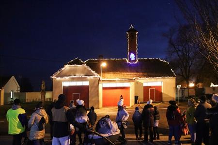 SDH * Vánoční hasičské auto brázdilo adventní ulice města, pro radost dětí i dospělých!