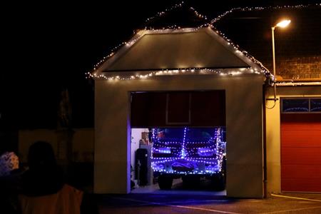 SDH * Vánoční hasičské auto brázdilo adventní ulice města, pro radost dětí i dospělých!