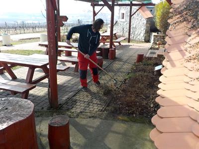 Služby města * Jarní údržba zeleně a veřejných prostranství