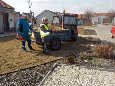 Služby města * Jarní údržba zeleně a veřejných prostranství