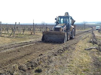 Služby města * Oprava polních cest v tratích Pod Poštory a Nad Zahrady