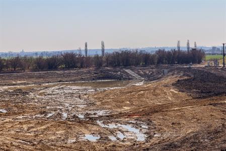 Město Velké Pavlovice * Rybník v novém biocentru Záblatská čeká na vodu