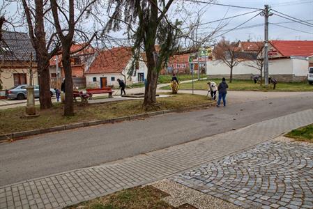 Klub důchodců * Jarní úklid města Velké Pavlovice