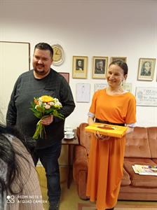 ZUŠ * Výtěžek z Charitativního koncertu na pomoc Ukrajině pořádaného ZUŠ V. Pavlovice byl předán Girasole, z.s.