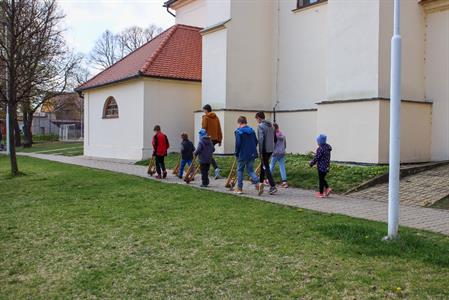 Farnost * Na Velký pátek zněly místo zvonů hrkačky