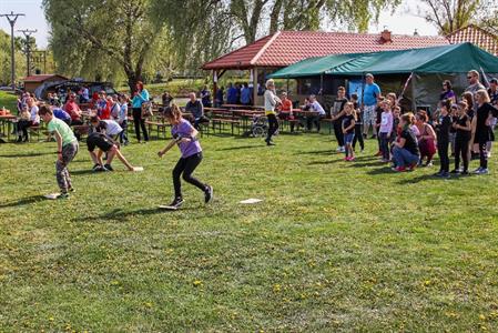 Klub sportovního rybářství * Pálení čarodějnic na louce u rybníka