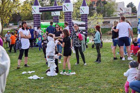 Klub sportovního rybářství * Pálení čarodějnic na louce u rybníka