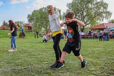 Klub sportovního rybářství * Pálení čarodějnic na louce u rybníka