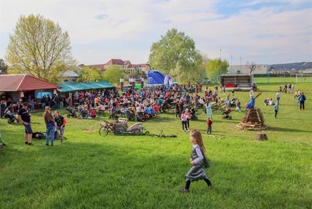 Klub sportovního rybářství * Pálení čarodějnic na louce u rybníka