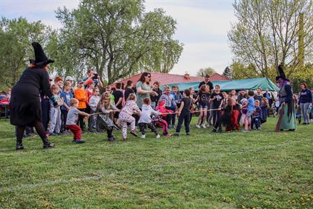 Klub sportovního rybářství * Pálení čarodějnic na louce u rybníka