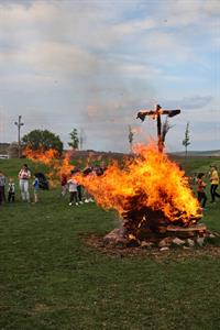 Klub sportovního rybářství * Pálení čarodějnic na louce u rybníka