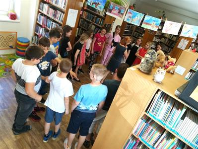 Městská knihovna * Loupežnické party čtvrťáků se vydaly i za pokladem