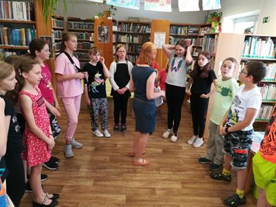 Městská knihovna * Loupežnické party čtvrťáků se vydaly i za pokladem