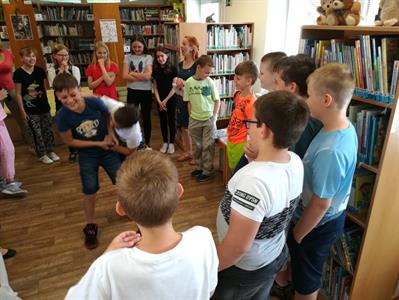 Městská knihovna * Loupežnické party čtvrťáků se vydaly i za pokladem