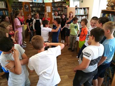 Městská knihovna * Loupežnické party čtvrťáků se vydaly i za pokladem