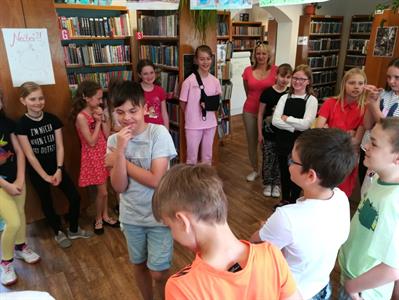 Městská knihovna * Loupežnické party čtvrťáků se vydaly i za pokladem