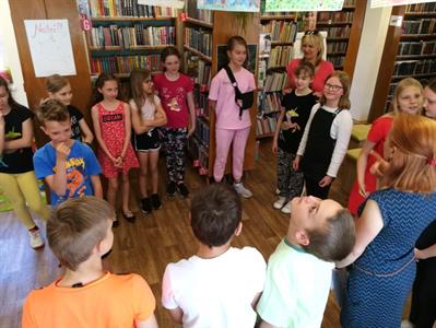 Městská knihovna * Loupežnické party čtvrťáků se vydaly i za pokladem