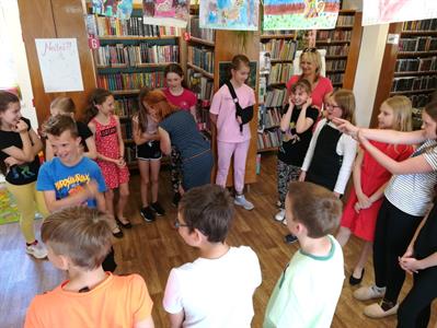 Městská knihovna * Loupežnické party čtvrťáků se vydaly i za pokladem