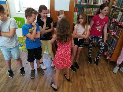 Městská knihovna * Loupežnické party čtvrťáků se vydaly i za pokladem