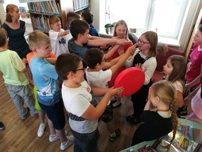 Městská knihovna * Loupežnické party čtvrťáků se vydaly i za pokladem