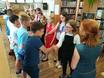 Městská knihovna * Loupežnické party čtvrťáků se vydaly i za pokladem