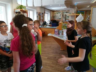 Městská knihovna * Loupežnické party čtvrťáků se vydaly i za pokladem