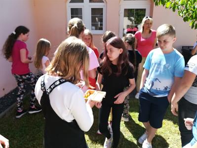 Městská knihovna * Loupežnické party čtvrťáků se vydaly i za pokladem