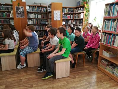 Městská knihovna * Loupežnické party čtvrťáků se vydaly i za pokladem