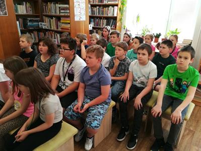 Městská knihovna * Loupežnické party čtvrťáků se vydaly i za pokladem