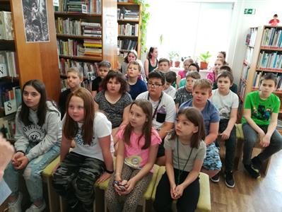 Městská knihovna * Loupežnické party čtvrťáků se vydaly i za pokladem