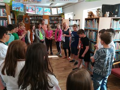 Městská knihovna * Loupežnické party čtvrťáků se vydaly i za pokladem