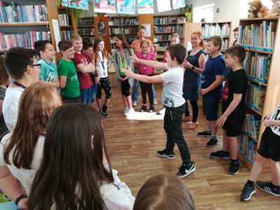 Městská knihovna * Loupežnické party čtvrťáků se vydaly i za pokladem