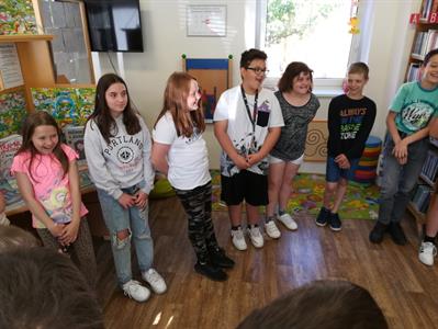 Městská knihovna * Loupežnické party čtvrťáků se vydaly i za pokladem