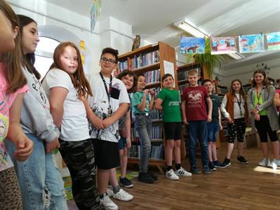 Městská knihovna * Loupežnické party čtvrťáků se vydaly i za pokladem