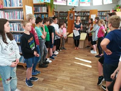 Městská knihovna * Loupežnické party čtvrťáků se vydaly i za pokladem