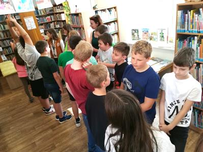 Městská knihovna * Loupežnické party čtvrťáků se vydaly i za pokladem
