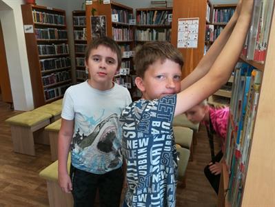 Městská knihovna * Loupežnické party čtvrťáků se vydaly i za pokladem