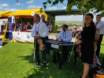 Modré Hory * Krajem vína - Májové putování okolím Modrých Hor & Přehlídka soutěže 30 vín Modrých Hor
