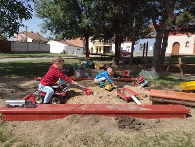 Město Velké Pavlovice * Největší radost z opraveného hřiště mají děti