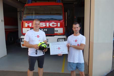 SDH * Platforma komUNIta předává finanční dar Sboru dobrovolných hasičů Velké Pavlovice