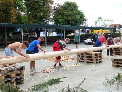 Folkor ve městě * HODY 2022 - Příprava hodovní máje