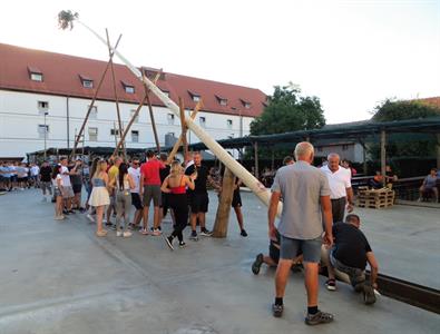 Folkor ve městě * HODY 2022 - Stavění hodovní máje