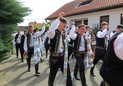 Folkor ve městě * HODY 2022 - Nedělní slavnostní průvod krojovaných městem a taneční zábava 