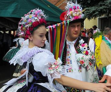 Folkor ve městě * HODY 2022 - Nedělní slavnostní průvod krojovaných městem a taneční zábava 