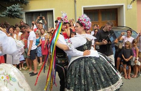 Folkor ve městě * HODY 2022 - Nedělní slavnostní průvod krojovaných městem a taneční zábava 