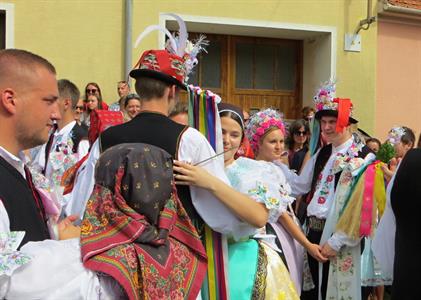Folkor ve městě * HODY 2022 - Nedělní slavnostní průvod krojovaných městem a taneční zábava 