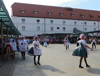 Folkor ve městě * HODY 2022 - Nedělní slavnostní průvod krojovaných městem a taneční zábava 