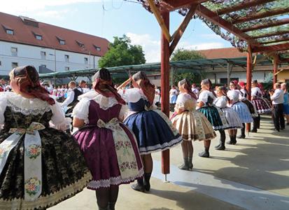 Folkor ve městě * HODY 2022 - Nedělní slavnostní průvod krojovaných městem a taneční zábava 